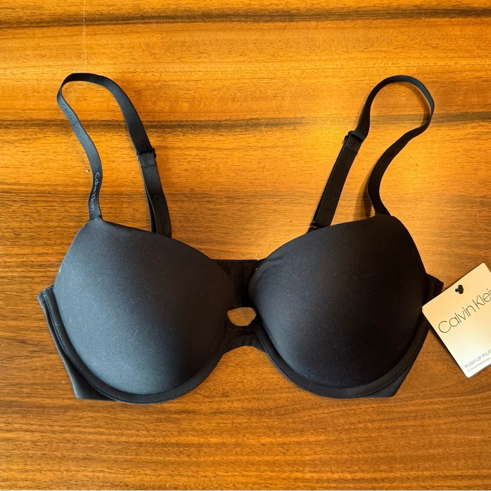 Calvin Klein Push Up Plunge Bra 34D NWT